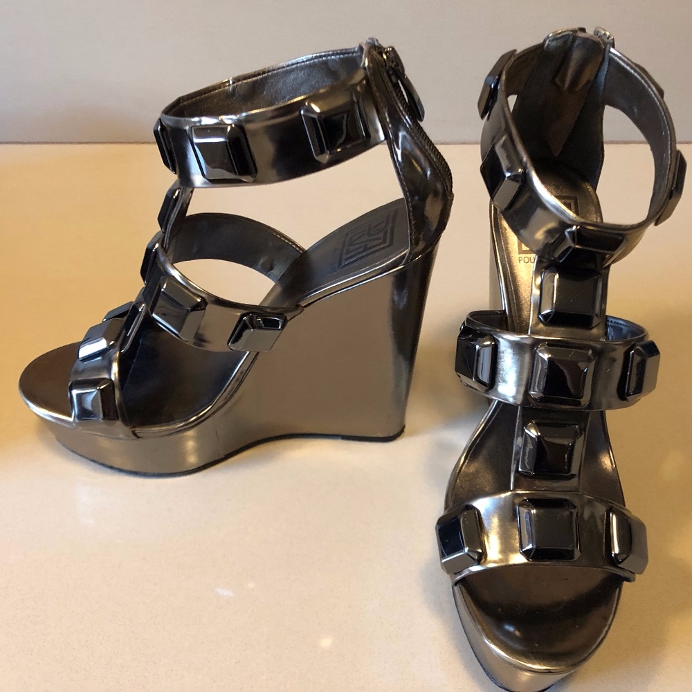 Pour la Victoire Larina Platform Wedge Size 8